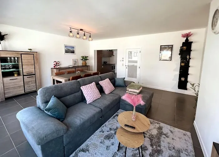 Bright, Spacious Apartment Nearby Beach