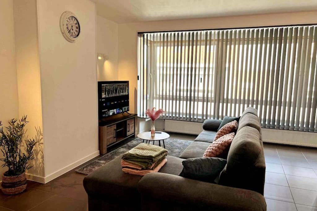 Bright, Spacious Nearby Apartamento Ostende